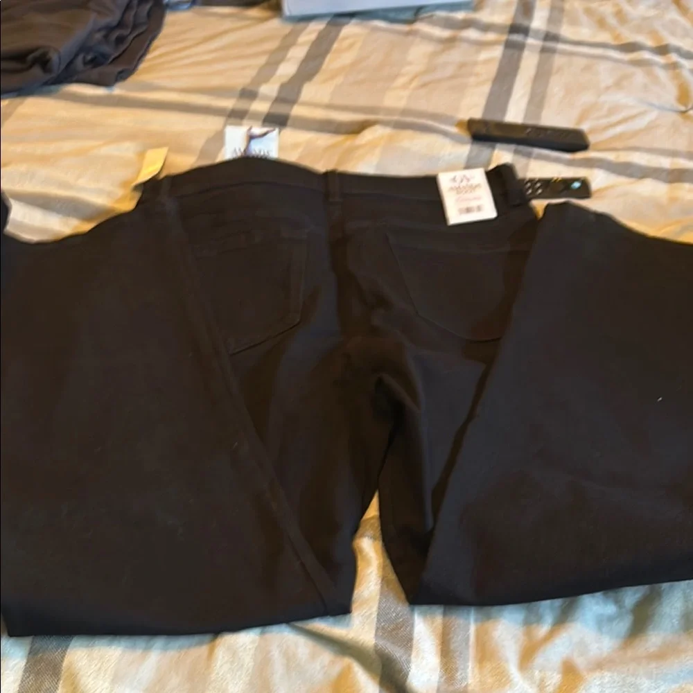 Gloria Vanderbilt black jeans